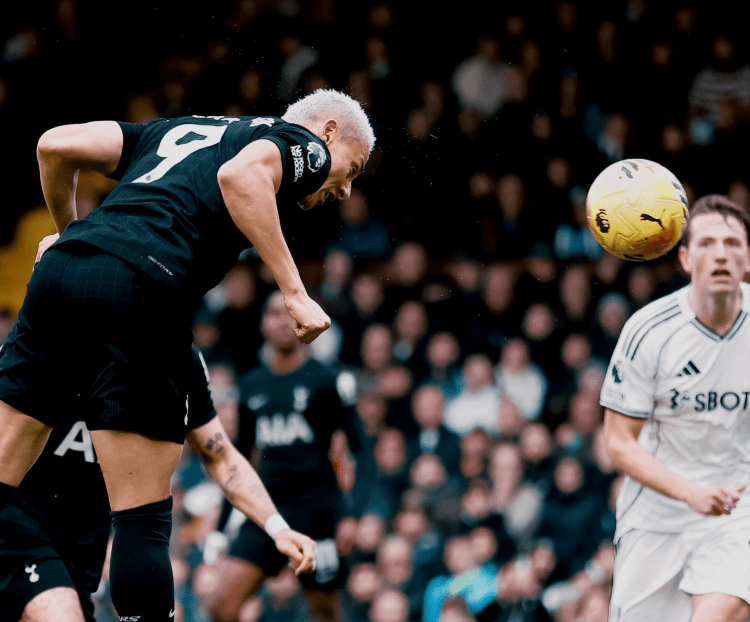 英超最新积分榜!阿森纳多赛5分领跑,曼联重返前3,热刺10轮不胜